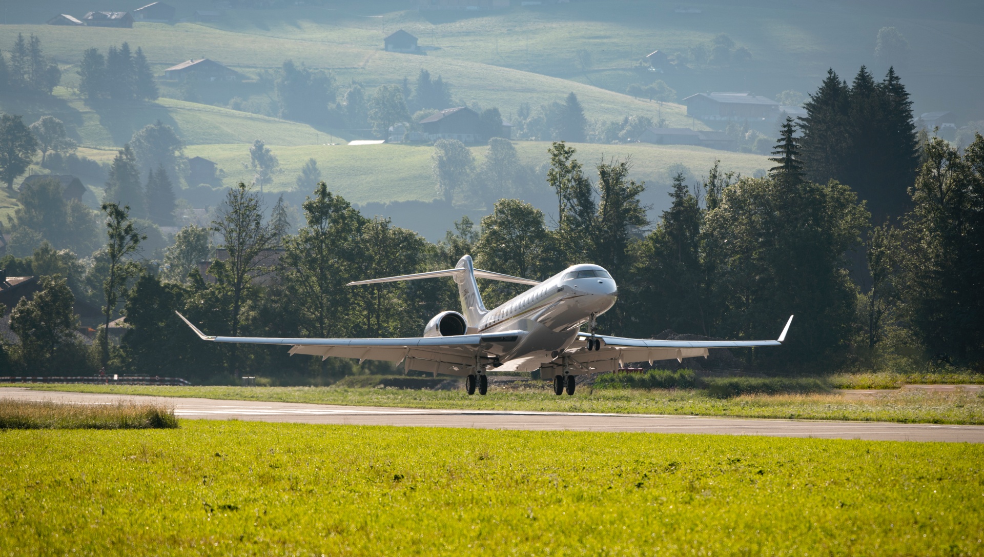 Atterrissage du Global 7500 à Saanen/Gstaad