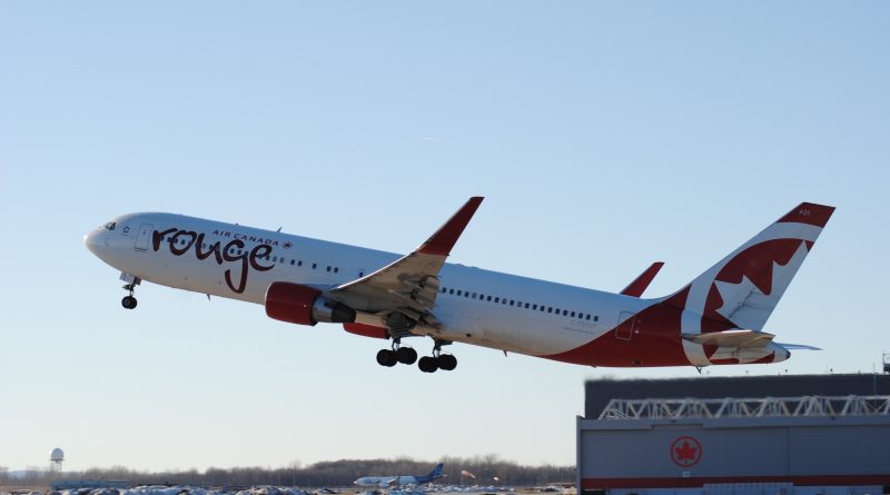 B767-100 de Rouge