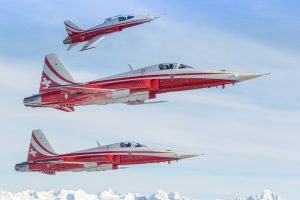 CS100 de SWISS et la patrouille de Suisse à ST-Moritz