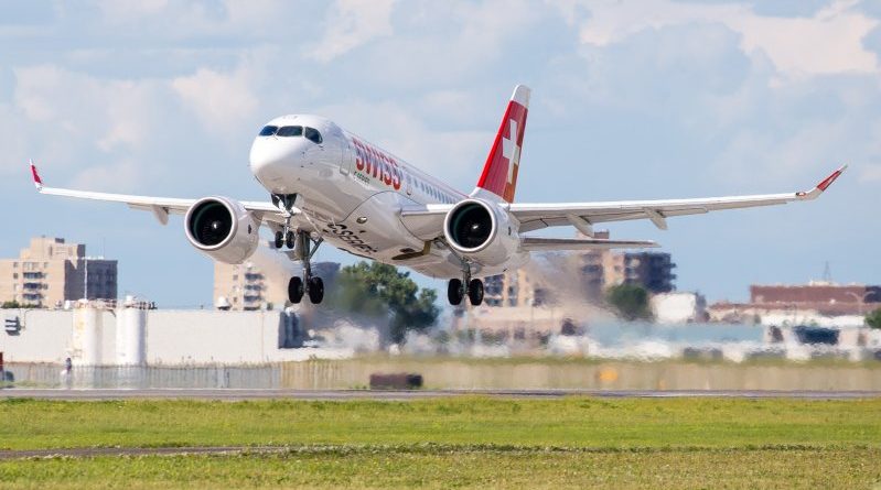 CS100 au couleurs de SWISS au décollage à Montréal-Trudeau