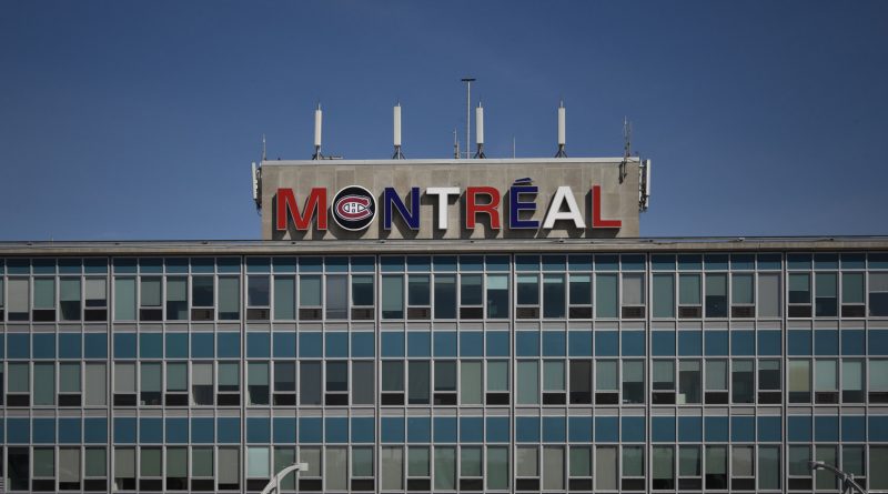 Le logo et les couleurs du des Canadiens de Montréal à l'aéroport Montréal Trudeau