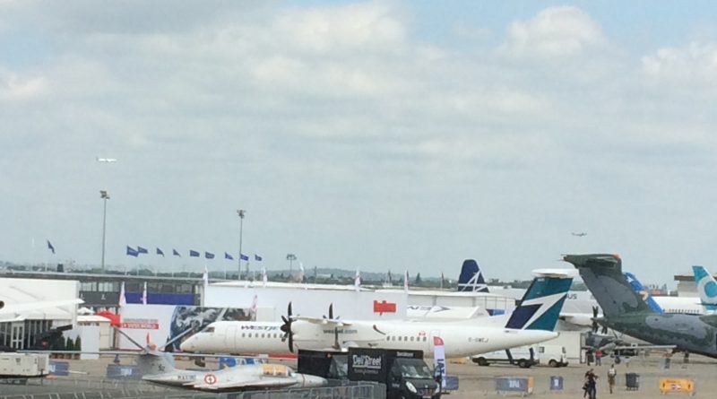 Q400 de Westjet Encore au Bourget 2017