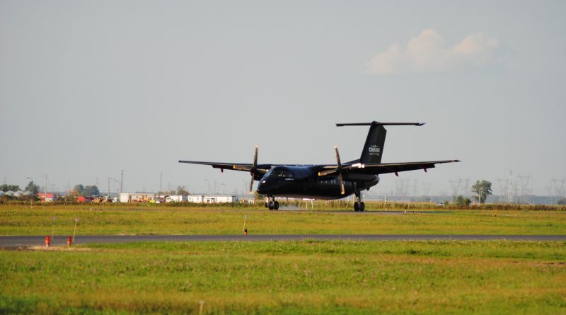 DASH8 Chrono Aviation à l'atterrissage à St-Hubert