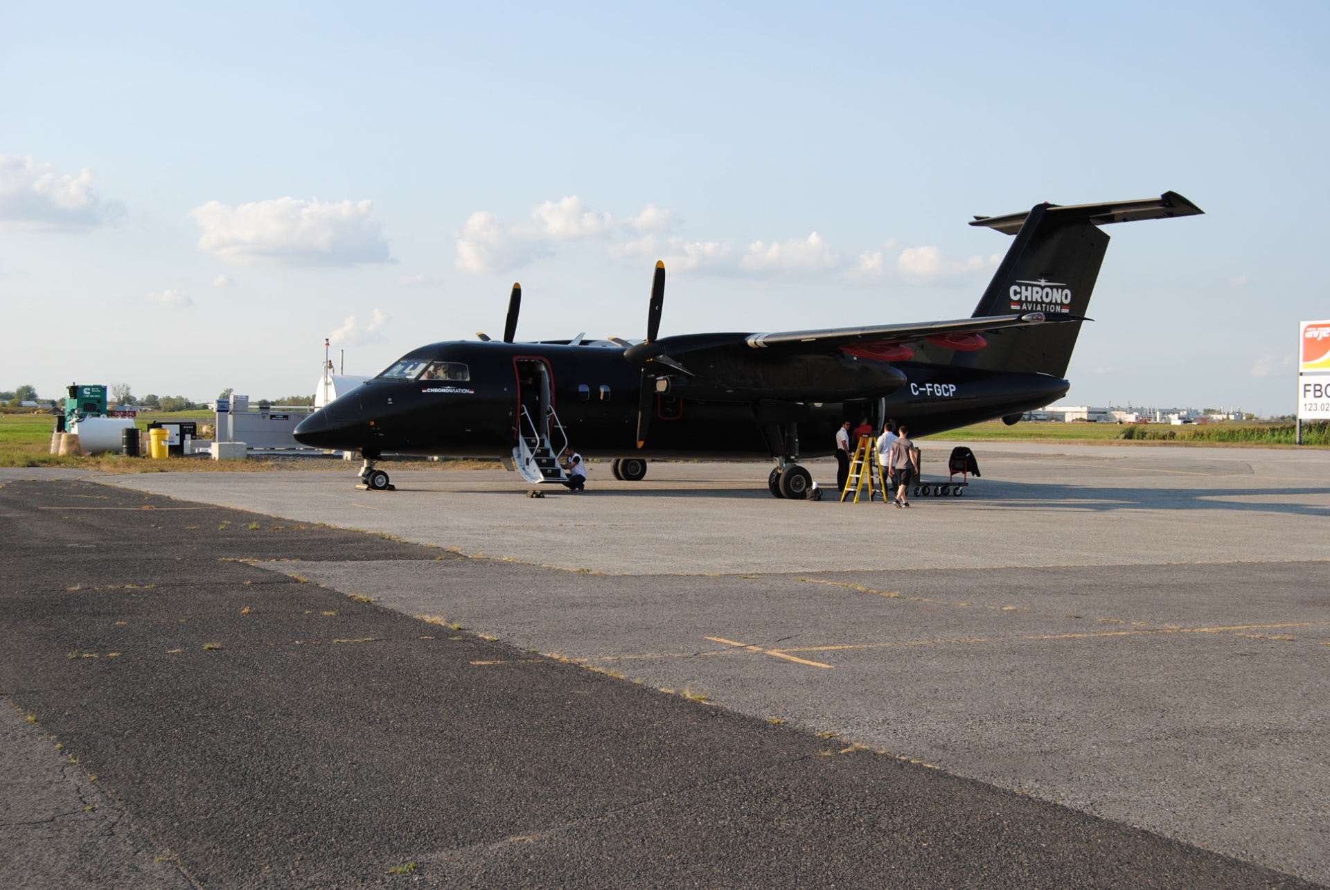 DASH8 Chrono Aviation