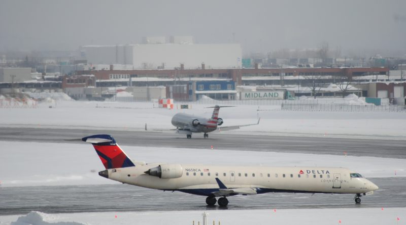 2 CRJ De Bombardier à Montréal-Trudeau