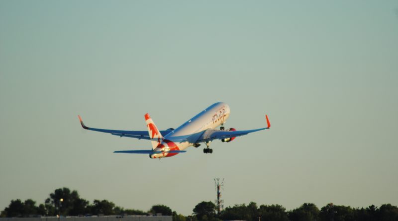 Rouge Boeing 767-300