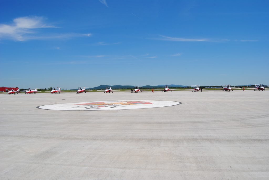 Snowbirds au sol à Saint-Hubert