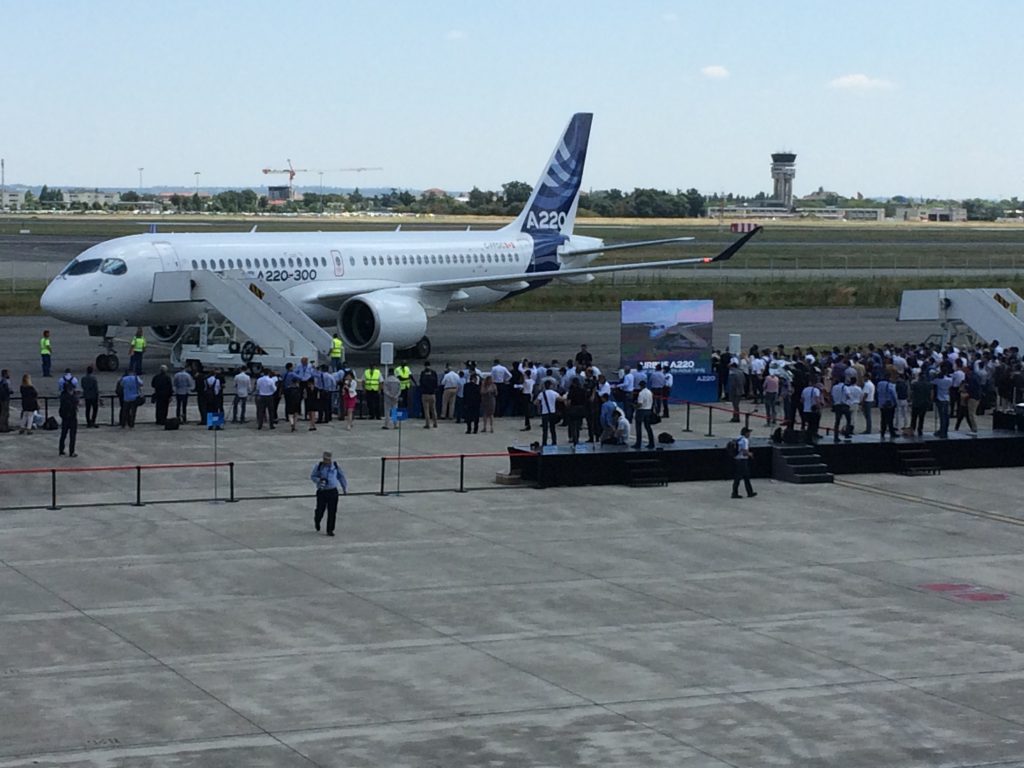 Dévoilement de l'Airbus A220-300