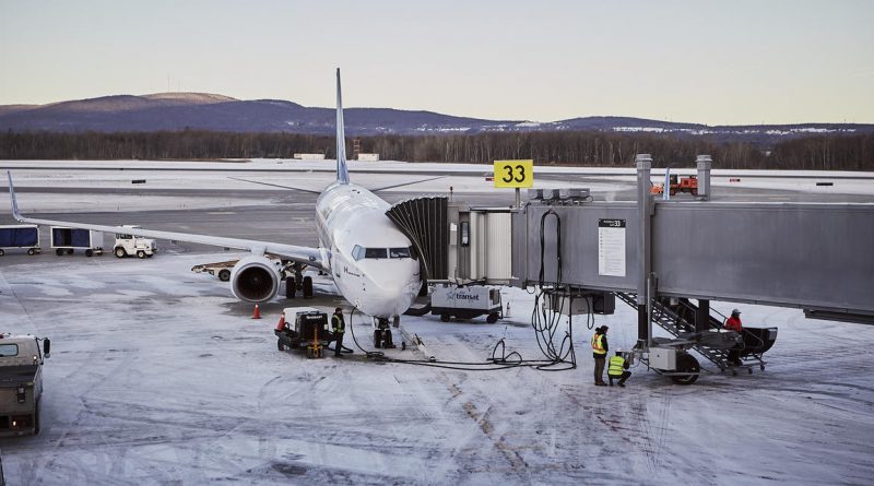 B737NG Air Transat à YQB