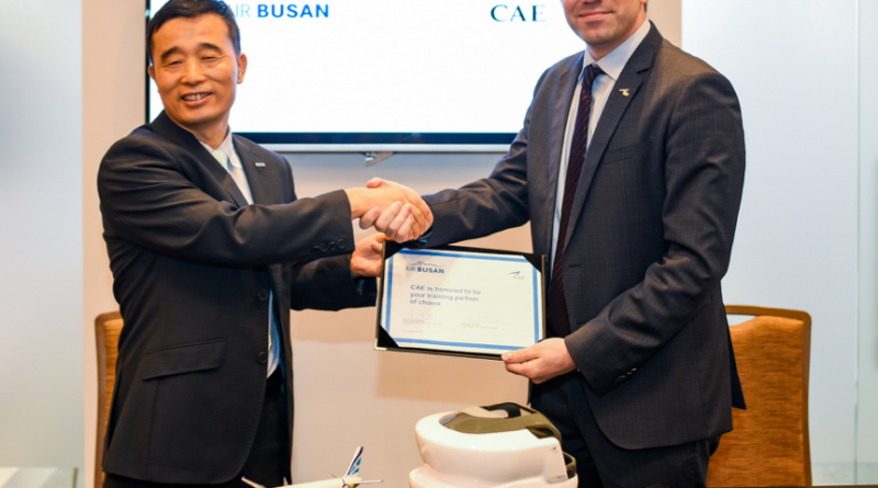 Signature d'une entente entre Air Busan et CAE