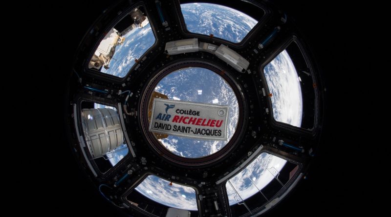L'astronaute David St-Jacques a photographié l'écusson d'Air Richelieu dans la Station spatiale internationale