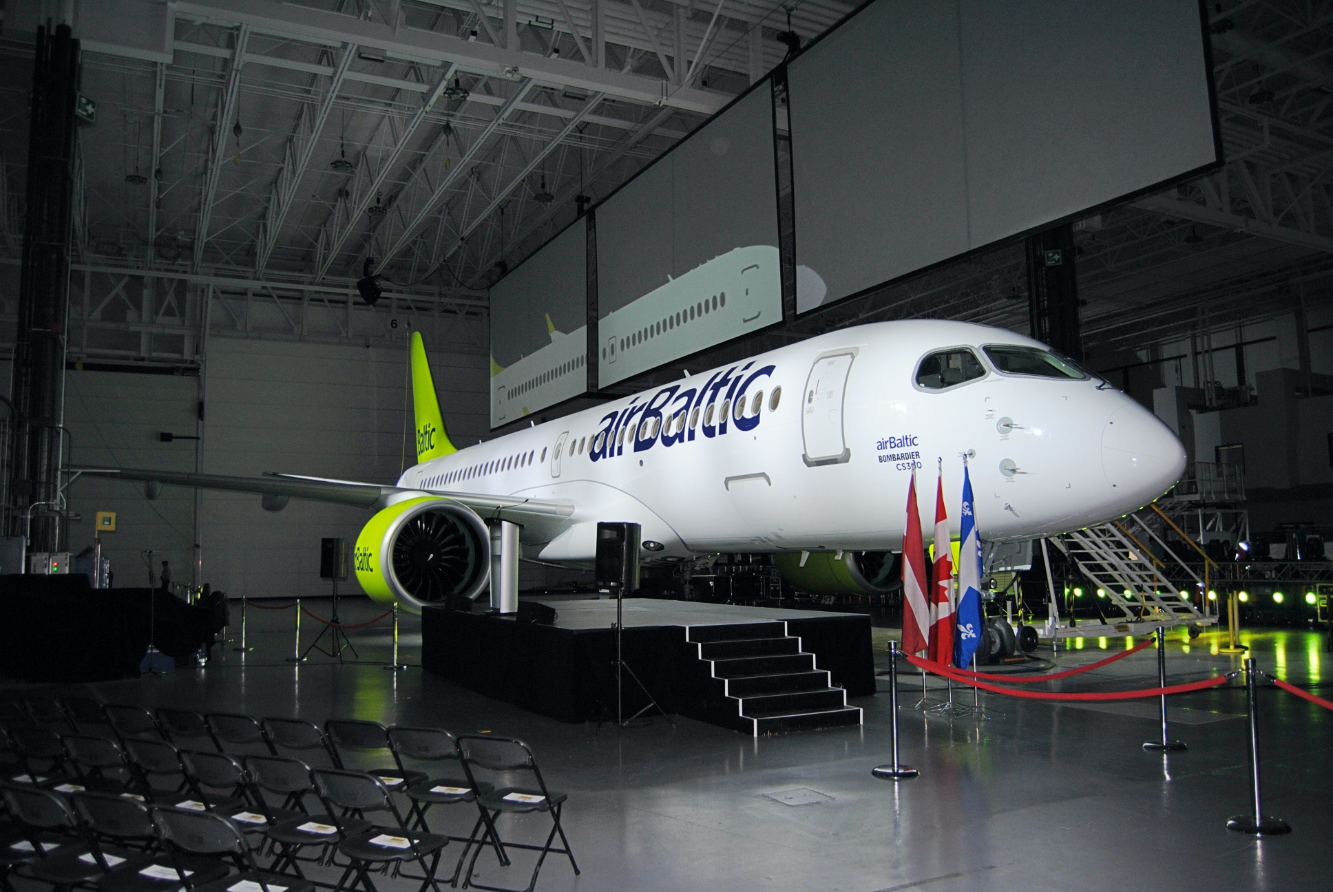 Le premier A220300 d'Air Baltic en attendant la livraison 