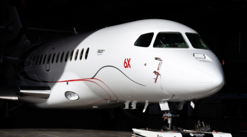 Falcon 6X sort de son nid