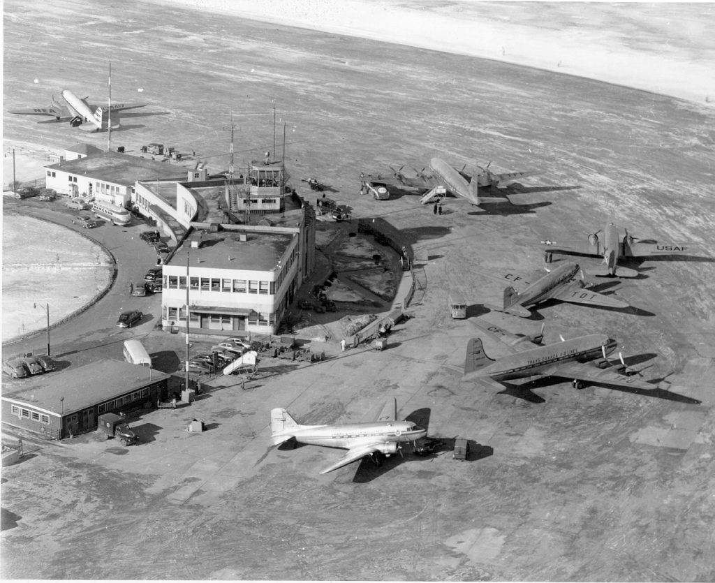 Le terminal et le tarmac dans les années 50. Source ADM