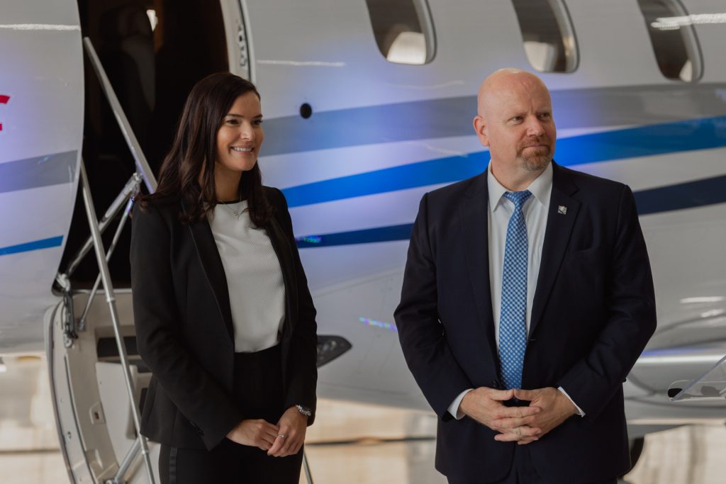 Sophie Larochelle Présidente d'Airmedic et Yan Lafrennière député de Vachon et Ministre responsable des Affaires autochtones