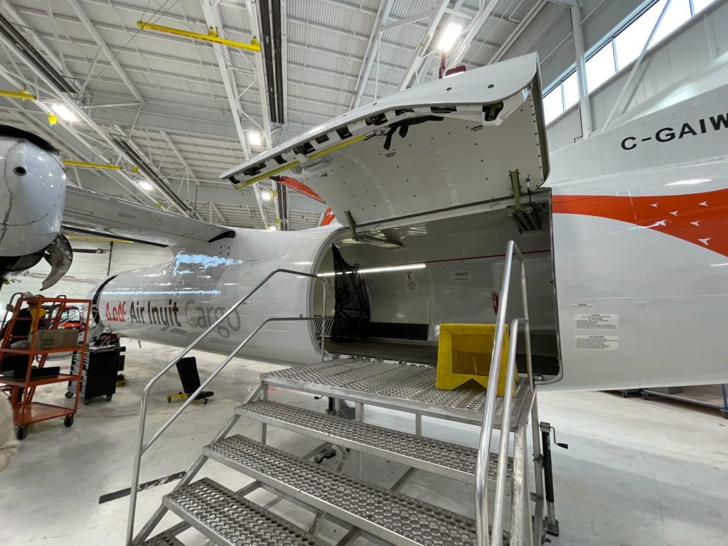 Air Inuit Dash8-300 cargo