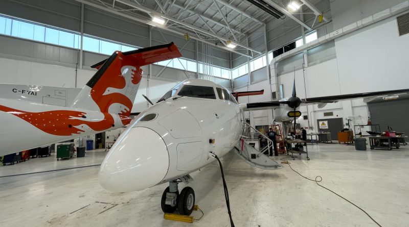 Air Inuit Dash8-300 cargo