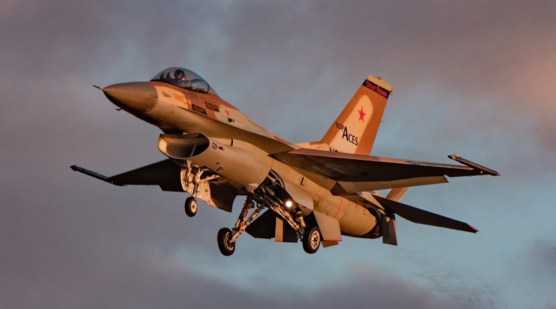 Top Aces F16 AAF en vol