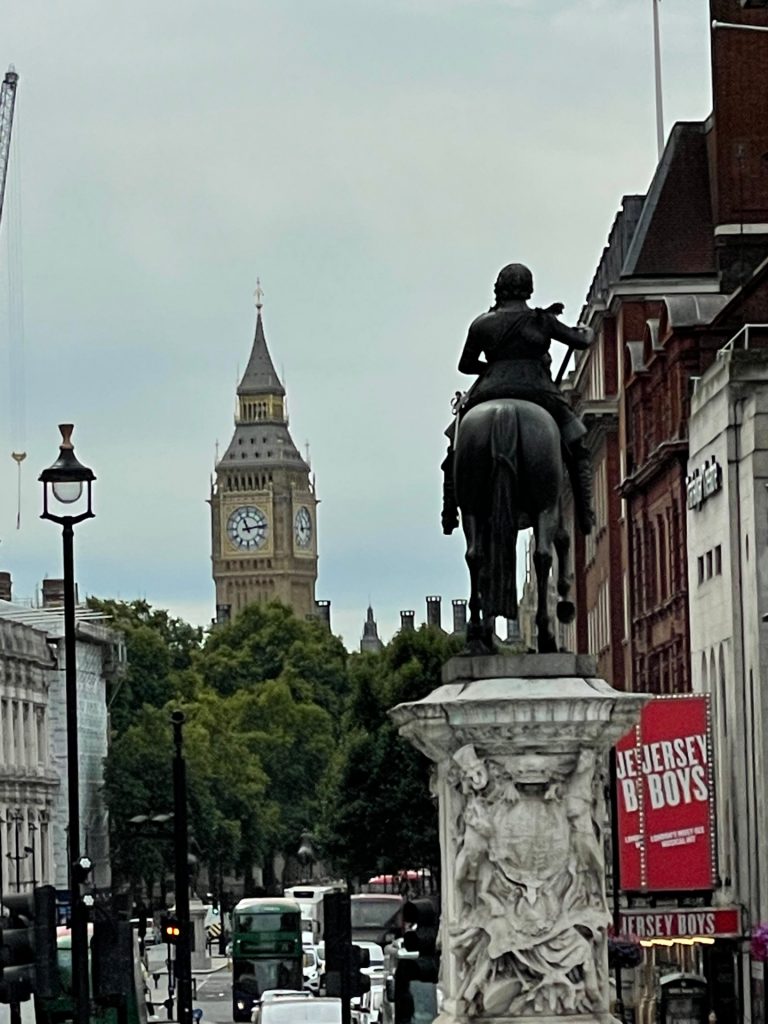 Big Ben vue de Trafalgar Square